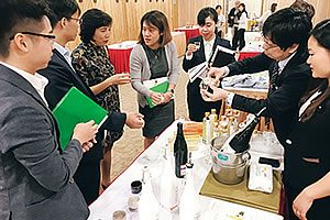 今年開催したベトナム・ハノイでの商談会の様子