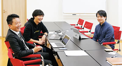 株式会社スナップ新潟 ㈱Ripariaを起業した新潟大学院生の室田さん(写真中央)、小林さん(写真右)