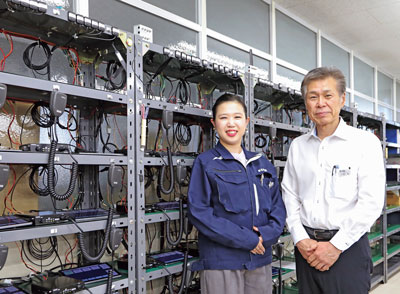 取締役 製造部 製造技術課 課長 経営企画室 兼務 小杉亘 氏/事業開発部 マーケティング課 近藤詩織