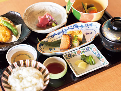 レストラン「越後郷土美味惣菜うおへん」の日替わり定食の一例