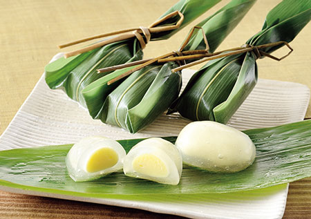 カスタードクリーム入り水まんじゅうを笹の葉でくるんだ「笹カスタード」