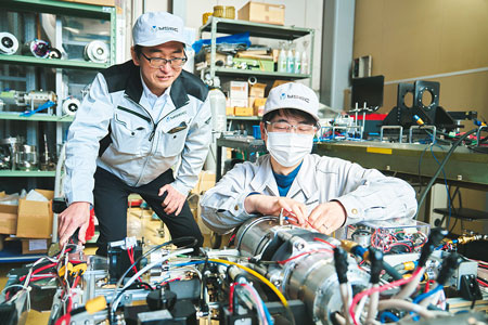 水素混焼タービン発電機を搭載した大型ドローンのモデル機